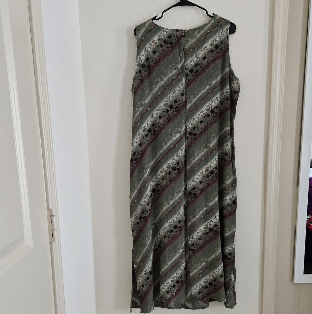 Kathie Lee Collection  Elegant Gray Skirt
